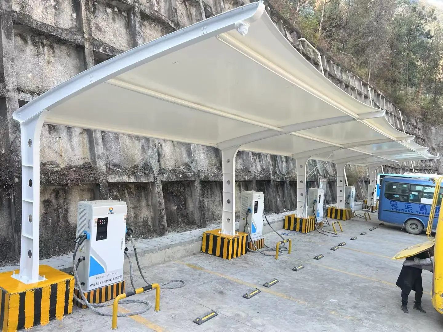 贵州水城园区停车棚采购:为什么“省”在前面的钱,最后都花在了后面?