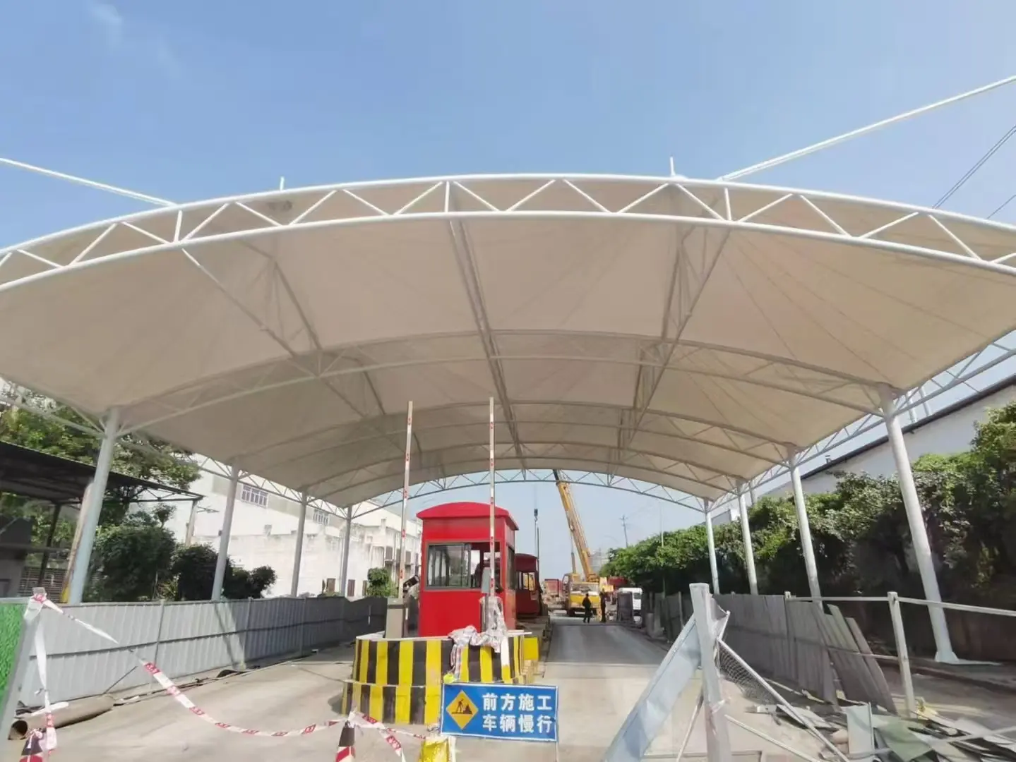 【贵州水城雨棚】怎么选择【源头工厂】：解决雨棚建造盲目选择的选型标准